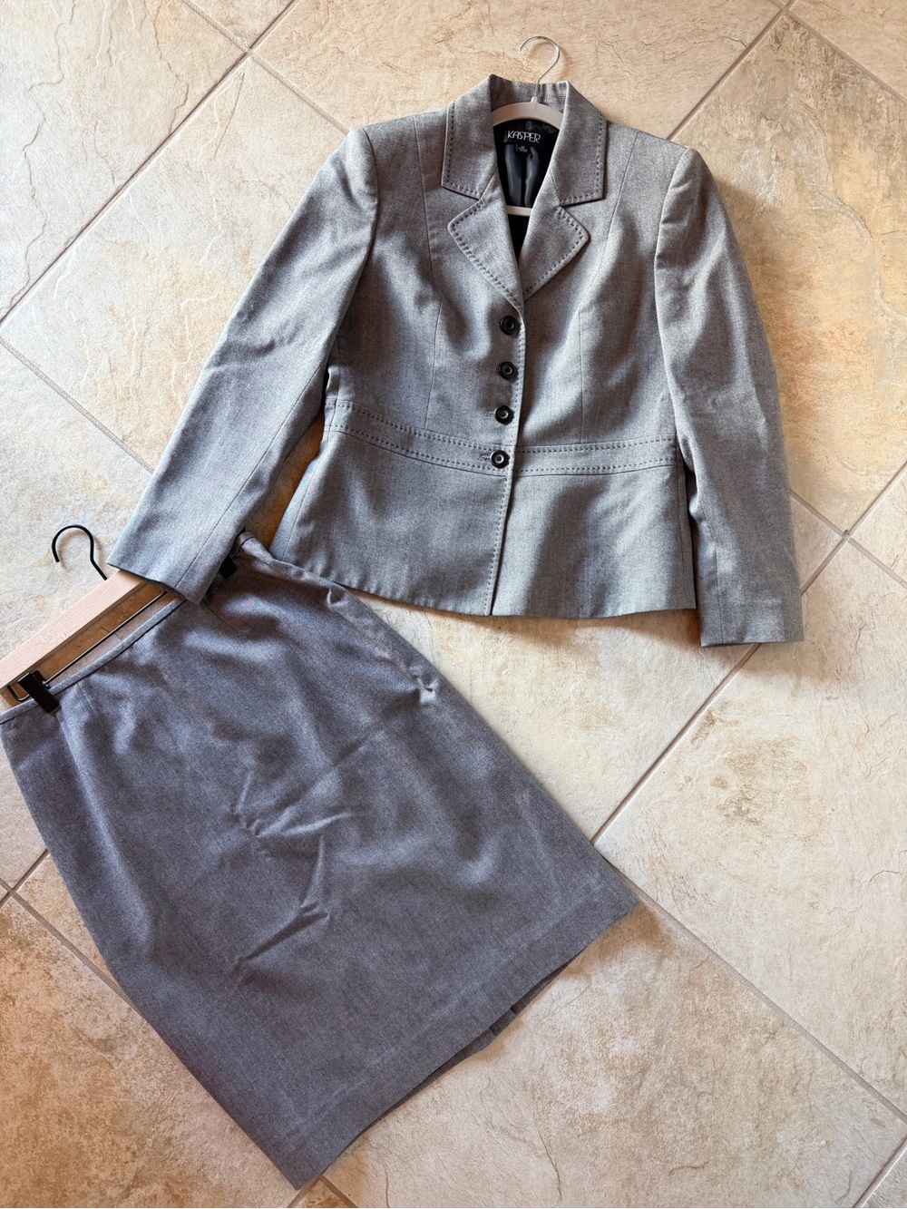 Kasper womens 2 - piece suit gray black size 8 petite 8P interview office career